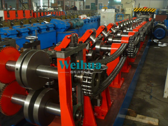 異型材冷彎成型設備 P1000654.jpg